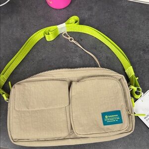 *NWT* Lululemon multi-pocket Beige and Neon Green Crossbody Bag